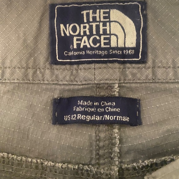 The North Face Cargo Shorts - Picture 3 of 4